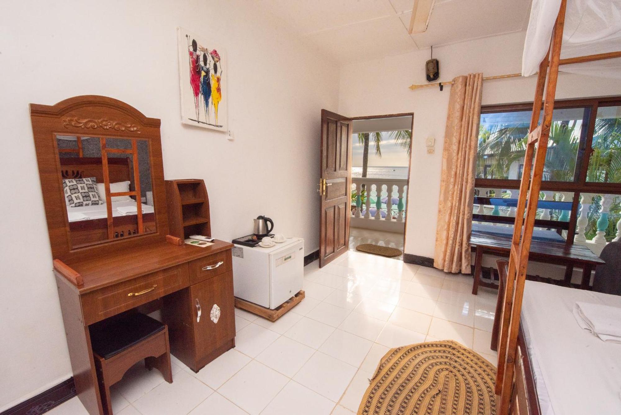 Zenobia Beach Resort Нунгві Номер фото